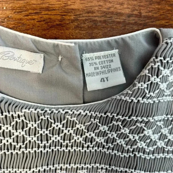 Carriage Boutique Gray Smocked Dress size 4T - Picture 4 of 4